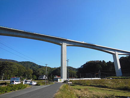仁摩温泉津道路湯里高架橋PC上部工事